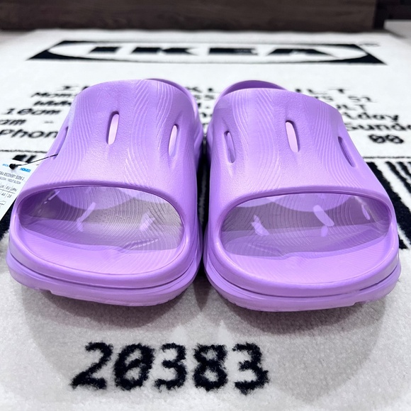 Hoka Ora Recovery Pool Slide 3 Sandal - Violet Bloom Colorway.